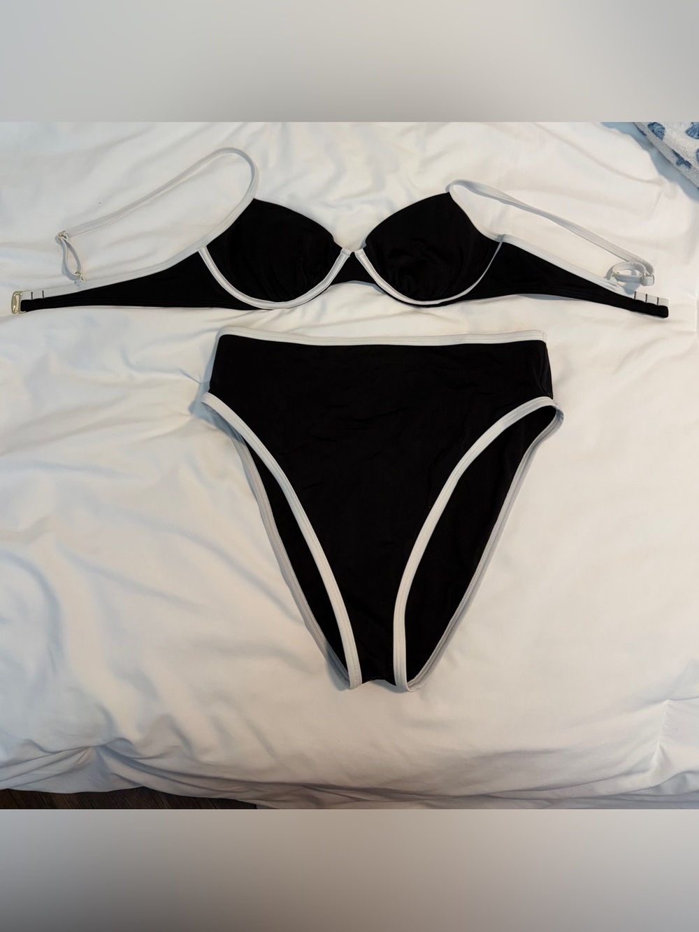 Shade and Shore Color Block Black and White Swimsuit Bikini Set Size Medium